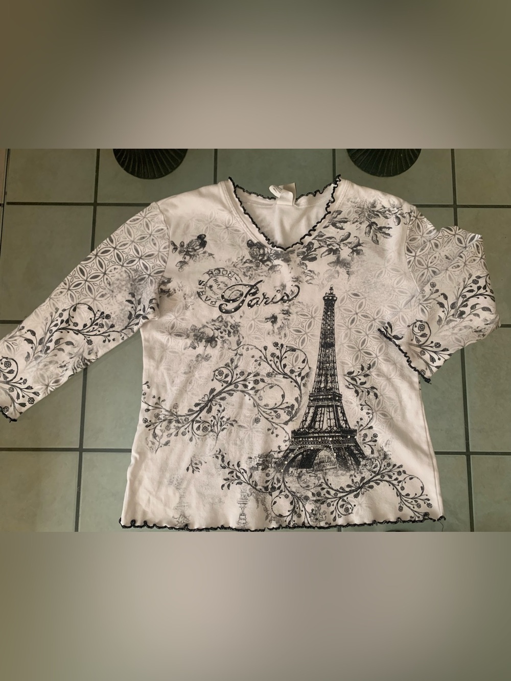 Jess & Jane Paris Eiffel Tower Graphic Long Sleeve Top - White & Black